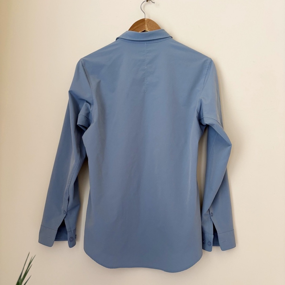 Lululemon New Venture Long Sleeve Shirt Small Chambray Blue Athleisure - Picture 5 of 7